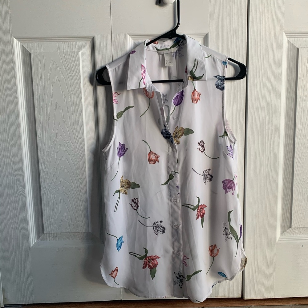 H&M Floral Sleeveless Button Down Shirt